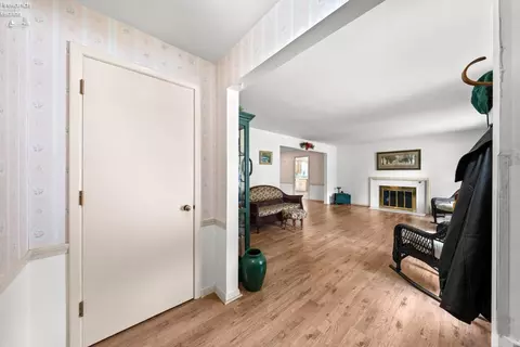 Entry Way - 344 Yale, Elyria, OH 44035 photo 2 of 5