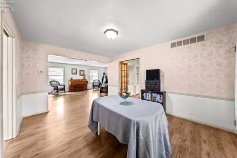 Dining - 344 Yale, Elyria, OH 44035 photo 3 of 3