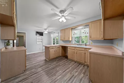 Kitchen - 344 Yale, Elyria, OH 44035 photo 4 of 5
