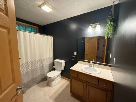 Bath - 2926 E Collins Rd, Collins, OH 44826 photo 2 of 2