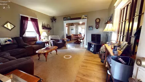 Living - 627 Dale Ave, Willard, OH 44890 photo 1 of 3