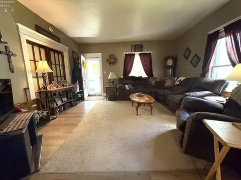 Living - 627 Dale Ave, Willard, OH 44890 photo 3 of 3