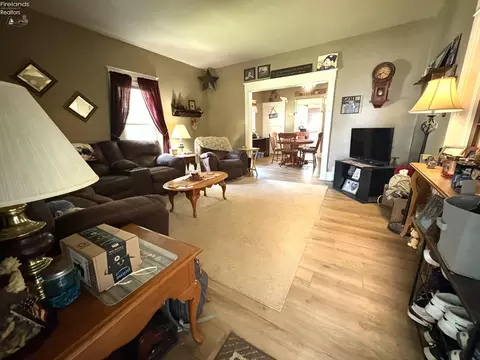 Living - 627 Dale Ave, Willard, OH 44890 photo 2 of 3