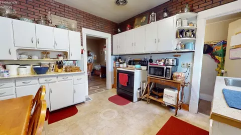 Kitchen - 627 Dale Ave, Willard, OH 44890 photo 2 of 3
