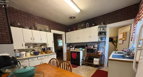 Kitchen - 627 Dale Ave, Willard, OH 44890 photo 3 of 3