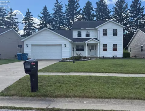 1485 Autumnwoods Dr, Fremont, OH 43420