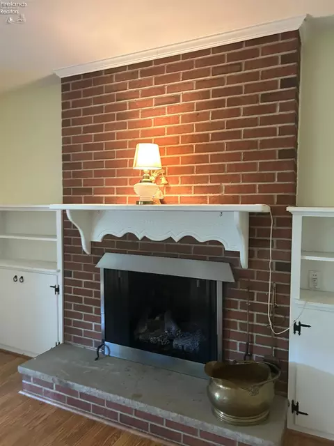 Living - 811 Berlin Rd, Huron, OH 44839 photo 1 of 1