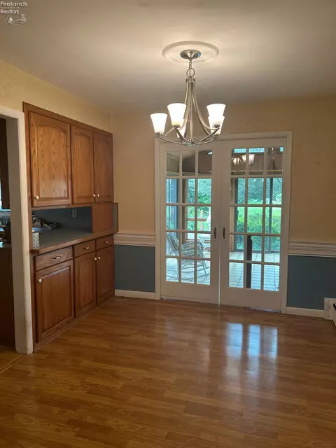 Dining - 811 Berlin Rd, Huron, OH 44839 photo 1 of 1