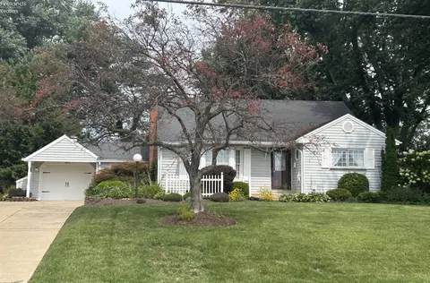 811 Berlin Rd, Huron, OH 44839