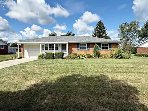 221 Beechwood Dr, Tiffin, OH 44883