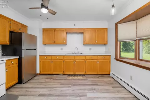 718 Vine Ave, Marblehead, OH 43440 photo 6