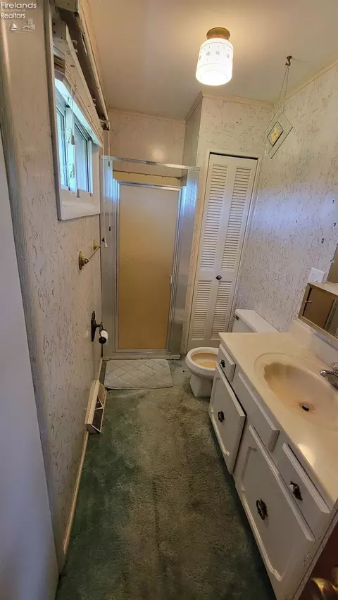 Bath - 9519 Wikel Rd, Huron, OH 44839 photo 1 of 3