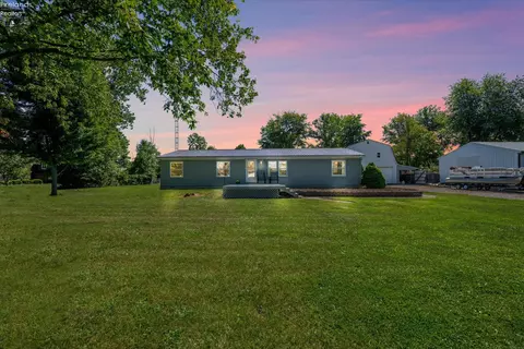 2400 W Sandy Ln, Port Clinton, OH 43452