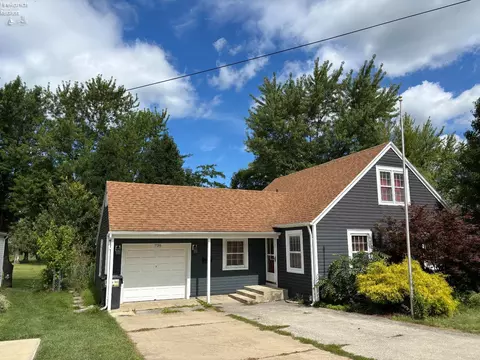 736 Kilbourne St, Bellevue, OH 44811