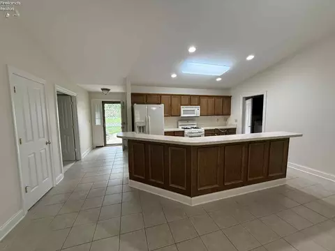 1701 Paige Ct, Huron, OH 44839 photo 4