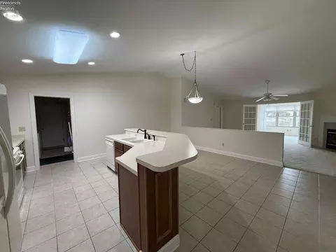 1701 Paige Ct, Huron, OH 44839 photo 3