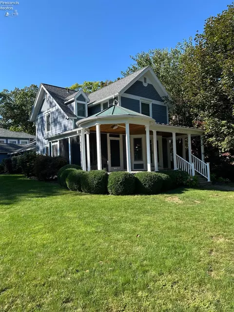 132 4th, Lakeside, OH 43440 photo 2