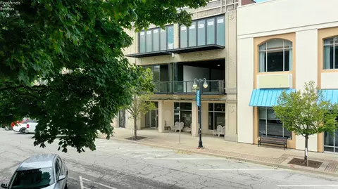 123 Washington Row, Sandusky, OH 44870