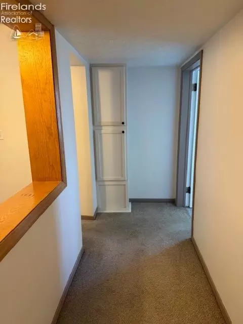 Entry Way - 21 Maple, Norwalk, OH 44857 photo 3 of 3