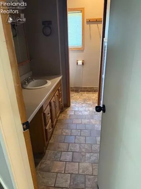 Bath - 21 Maple, Norwalk, OH 44857 photo 1 of 2