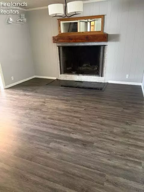 Living - 21 Maple, Norwalk, OH 44857 photo 2 of 2