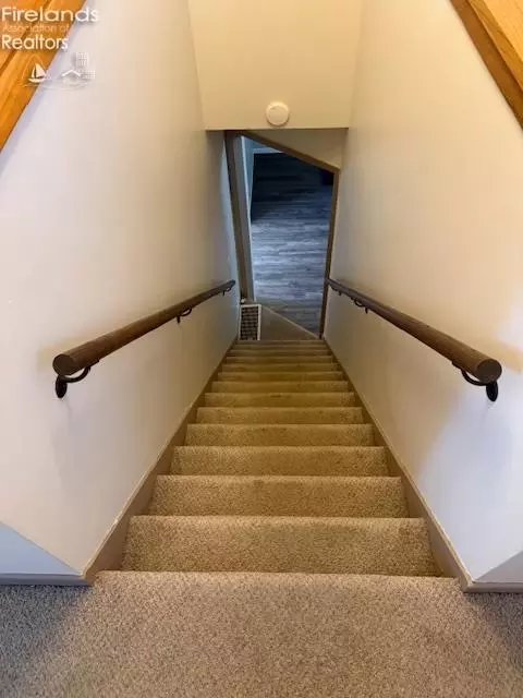 Entry Way - 21 Maple, Norwalk, OH 44857 photo 1 of 3