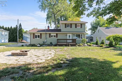 2130 E Sand Rd, Port Clinton, OH 43452
