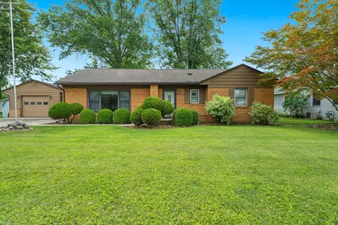 2350 E Sand Rd, Port Clinton, OH 43452