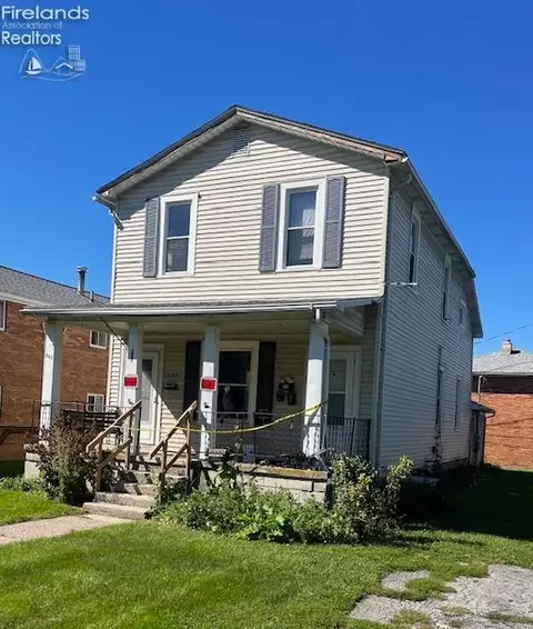 207 E Third St, Port Clinton, OH 43452