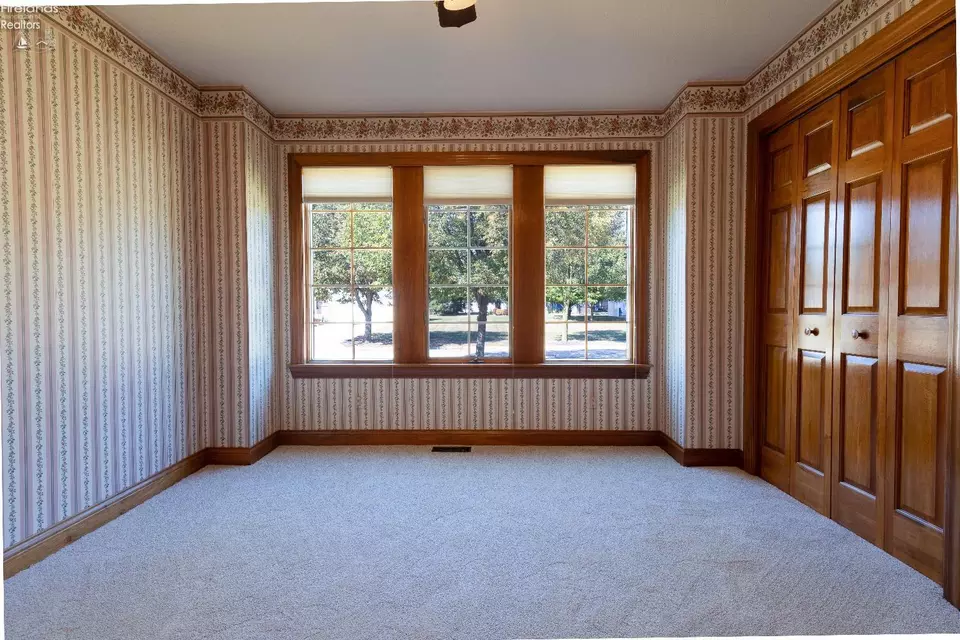 Bedroom - 607 Linden Ln, Willard, OH 44890 photo 4 of 5