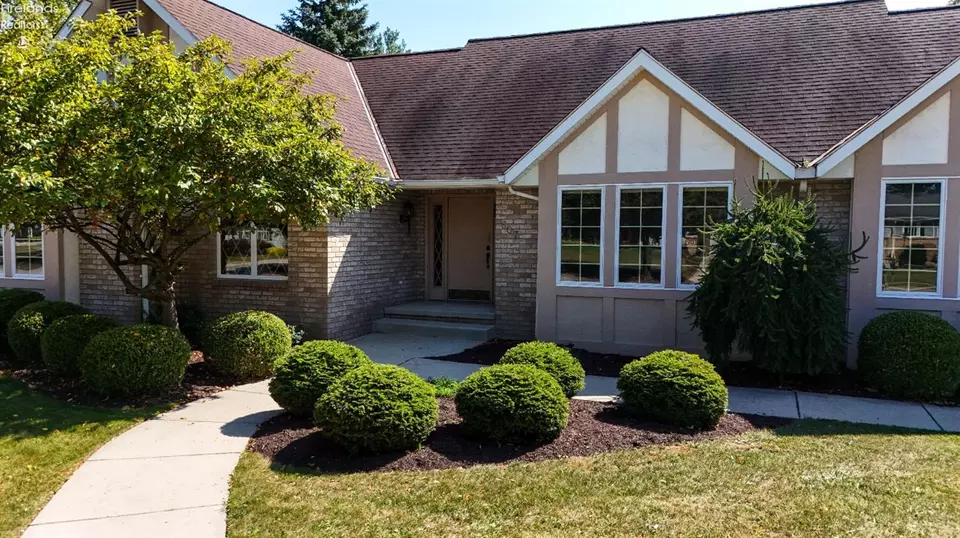 Exterior - 607 Linden Ln, Willard, OH 44890 photo 6 of 12