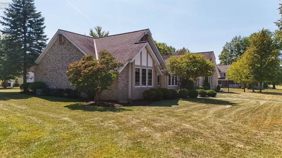 Exterior - 607 Linden Ln, Willard, OH 44890 photo 7 of 12