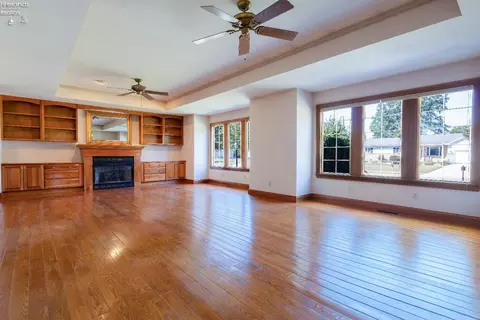 Living - 607 Linden Ln, Willard, OH 44890 photo 1 of 6