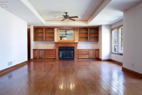 Living - 607 Linden Ln, Willard, OH 44890 photo 3 of 6
