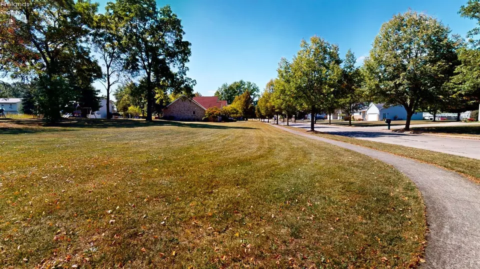 Exterior - 607 Linden Ln, Willard, OH 44890 photo 12 of 12