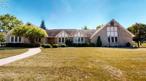 607 Linden Ln, Willard, OH 44890