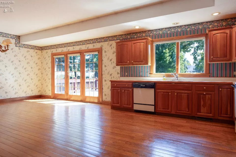 Kitchen - 607 Linden Ln, Willard, OH 44890 photo 1 of 4