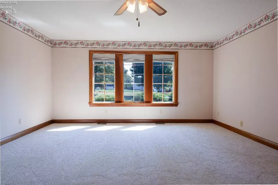Bedroom - 607 Linden Ln, Willard, OH 44890 photo 2 of 5
