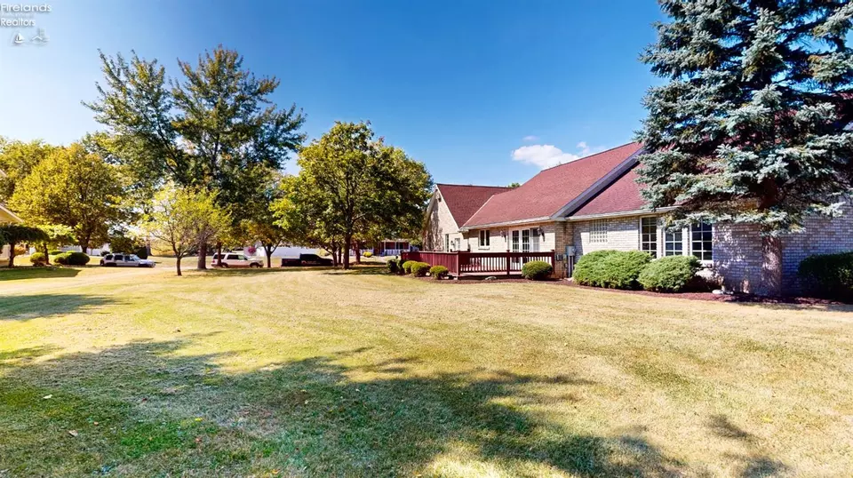 Exterior - 607 Linden Ln, Willard, OH 44890 photo 8 of 12