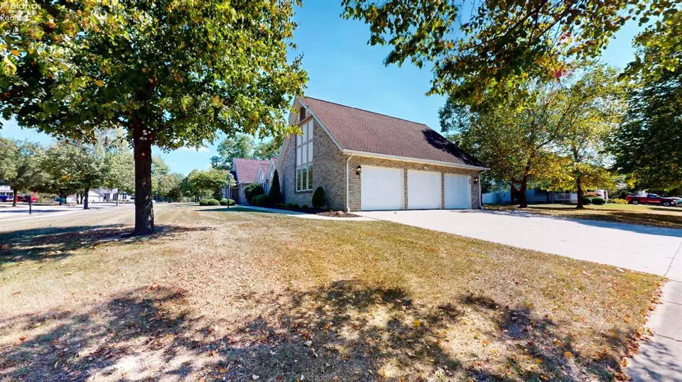 Exterior - 607 Linden Ln, Willard, OH 44890 photo 2 of 12