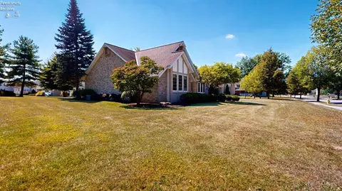 Exterior - 607 Linden Ln, Willard, OH 44890 photo 5 of 11