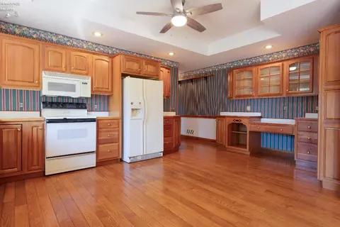 Kitchen - 607 Linden Ln, Willard, OH 44890 photo 3 of 3
