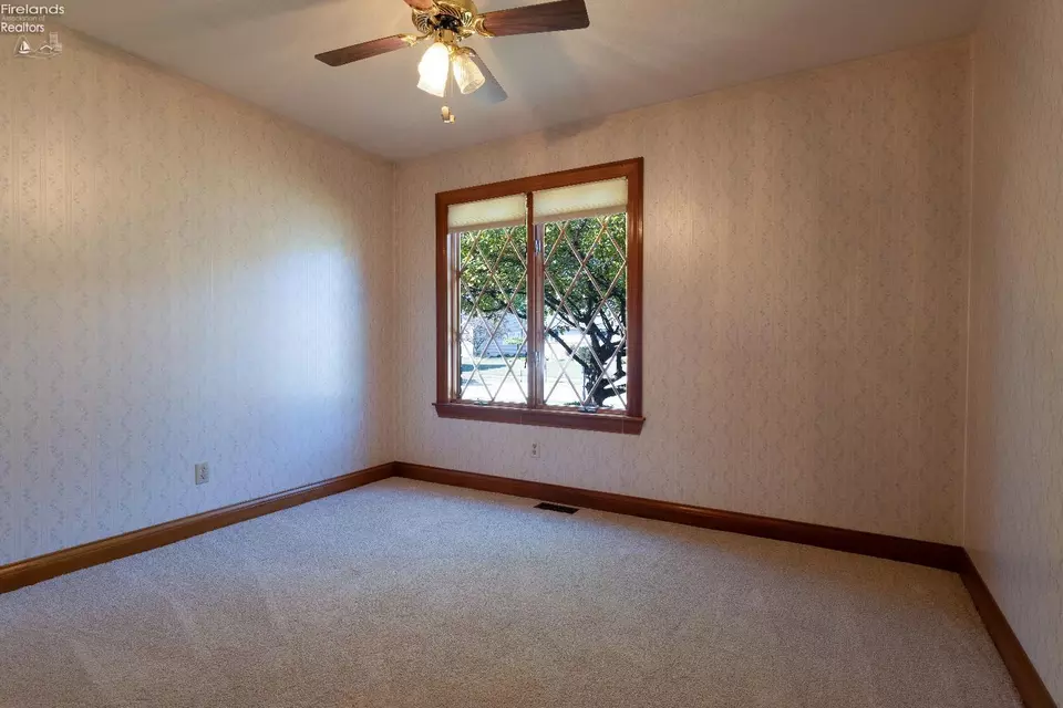 Bedroom - 607 Linden Ln, Willard, OH 44890 photo 5 of 5