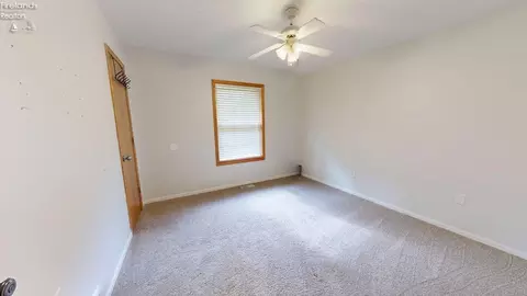 Bedroom - 660 Tanglewood Trl, Willard, OH 44890 photo 5 of 6