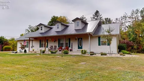 660 Tanglewood Trl, Willard, OH 44890