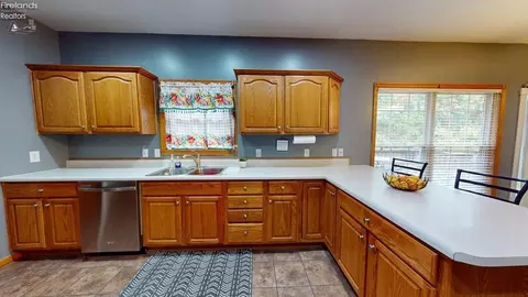 Kitchen - 660 Tanglewood Trl, Willard, OH 44890 photo 3 of 3