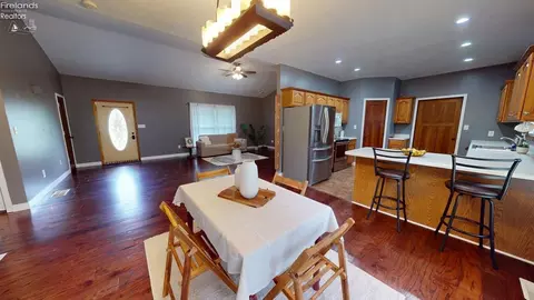 Dining - 660 Tanglewood Trl, Willard, OH 44890 photo 1 of 3