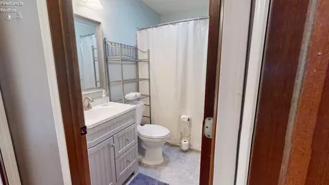 Bath - 660 Tanglewood Trl, Willard, OH 44890 photo 2 of 2