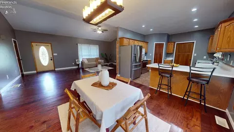Dining - 660 Tanglewood Trl, Willard, OH 44890 photo 3 of 3