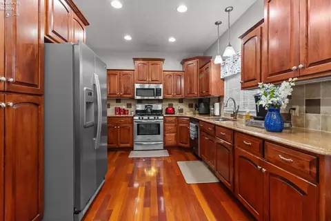 Kitchen - 1135 E Cleveland Rd, Huron, OH 44839 photo 3 of 5